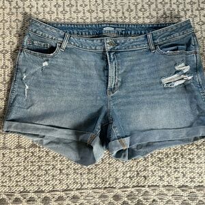 Mid-Rise Boyfriend Short